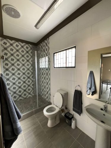 5-Naguilnes-Bathroom
